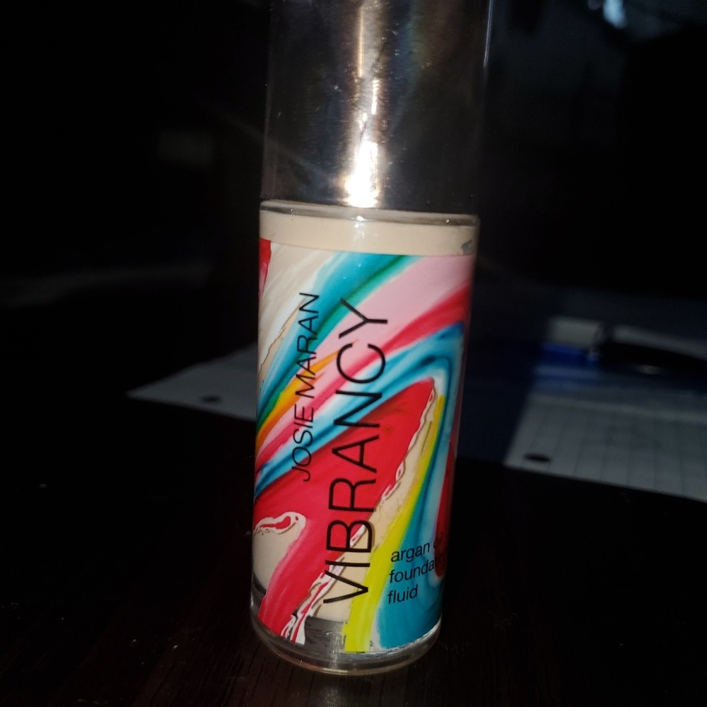 Josie Maran Vibrancy Foundation